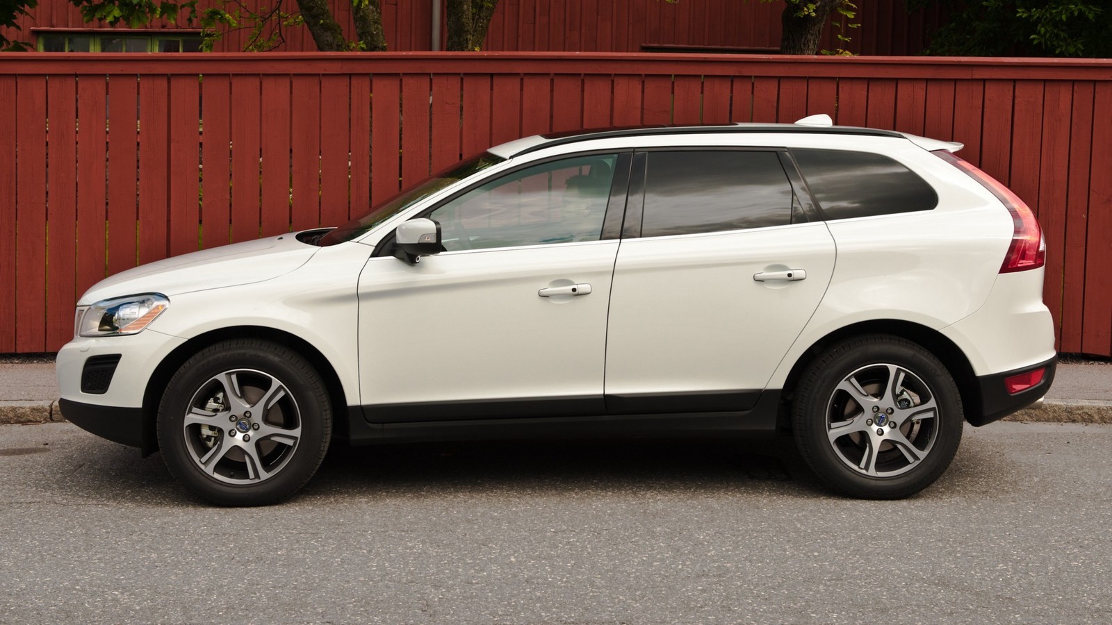 На фото: Volvo XC60 D3 '2009–13