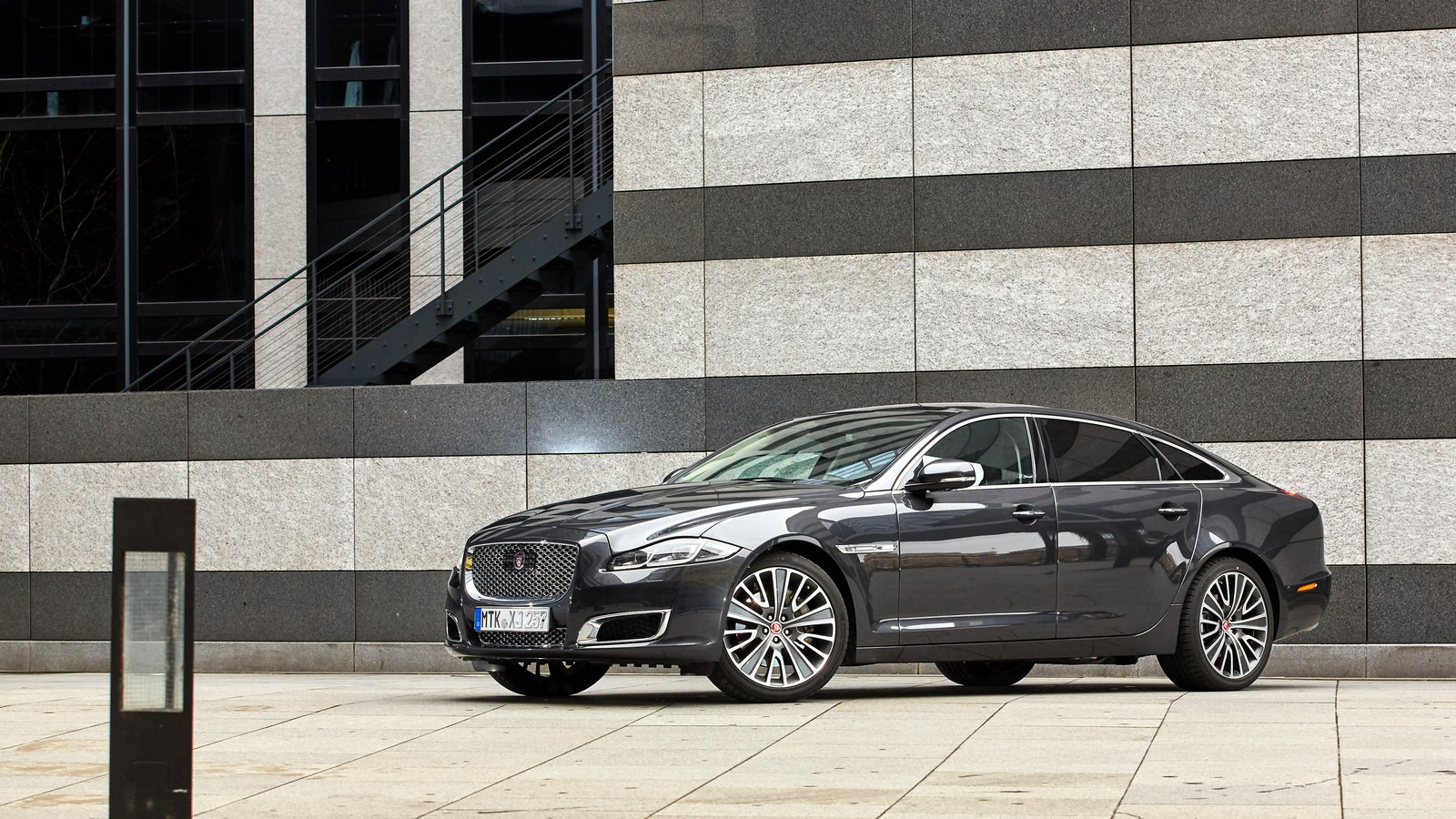 Jaguar XJ