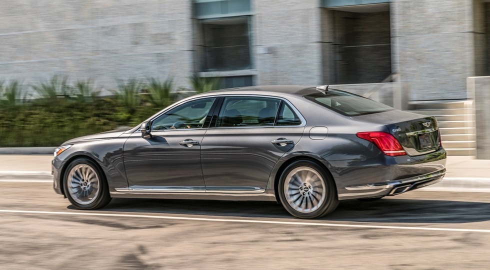На фото: Genesis G90