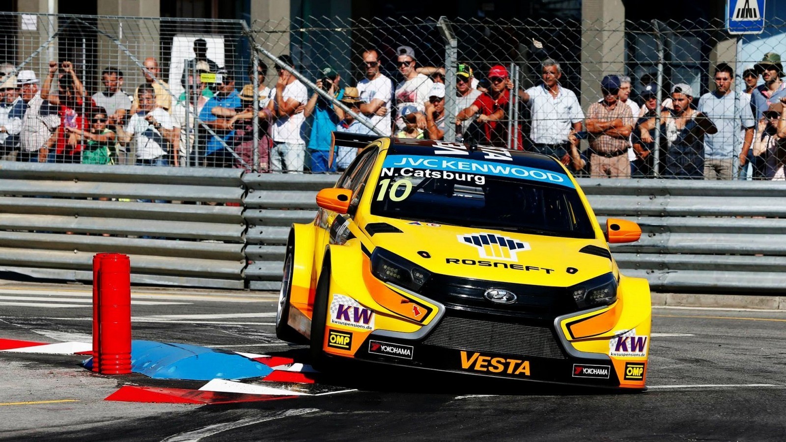 wtcc-lada-vesta-catsburg_cr-1600x0-c-default