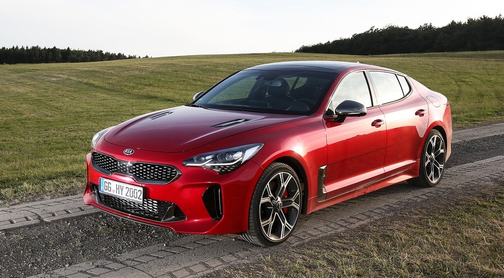 На фото: Kia Stinger