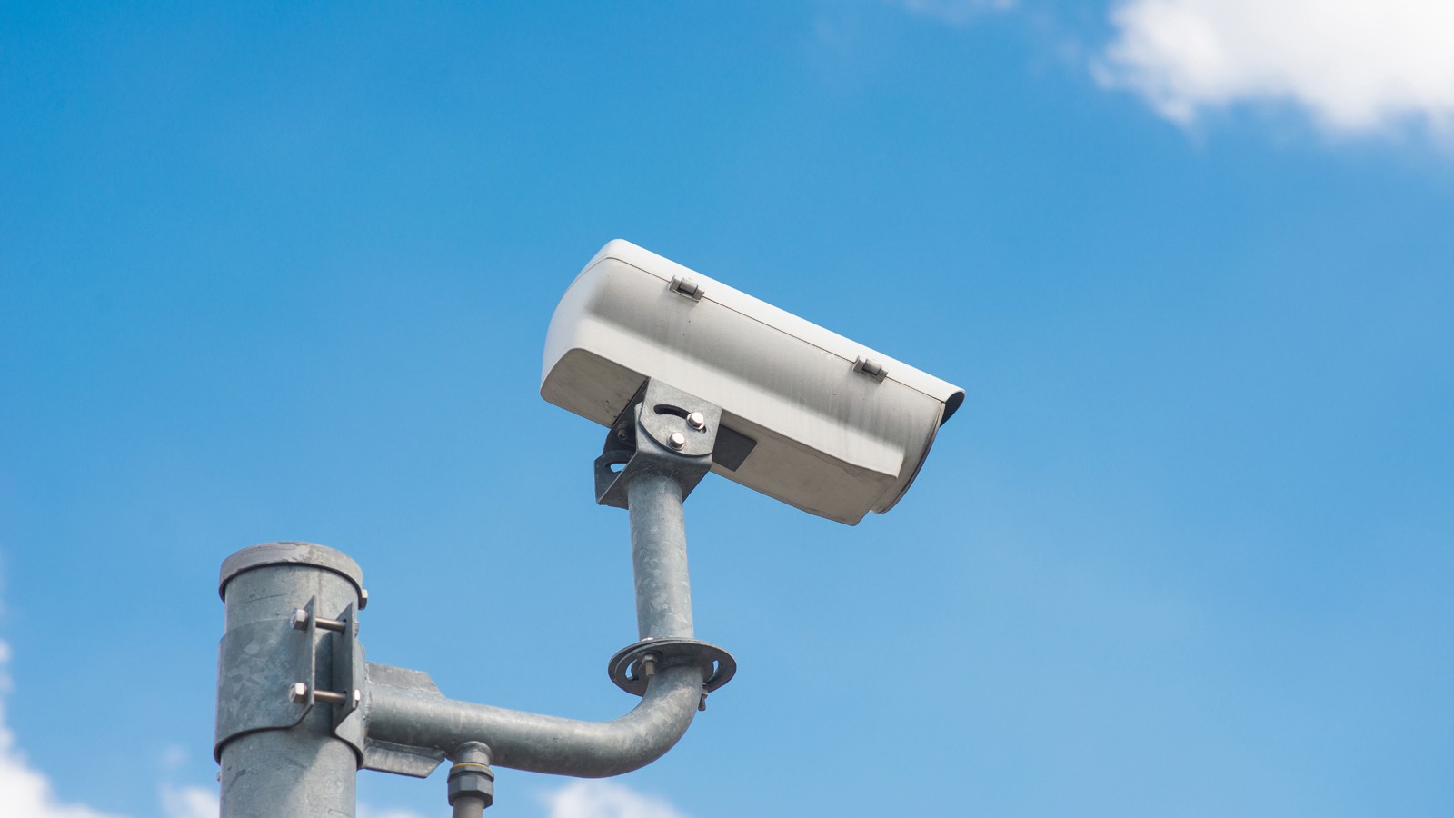 The traffic security CCTV camera operating on road detecting tra