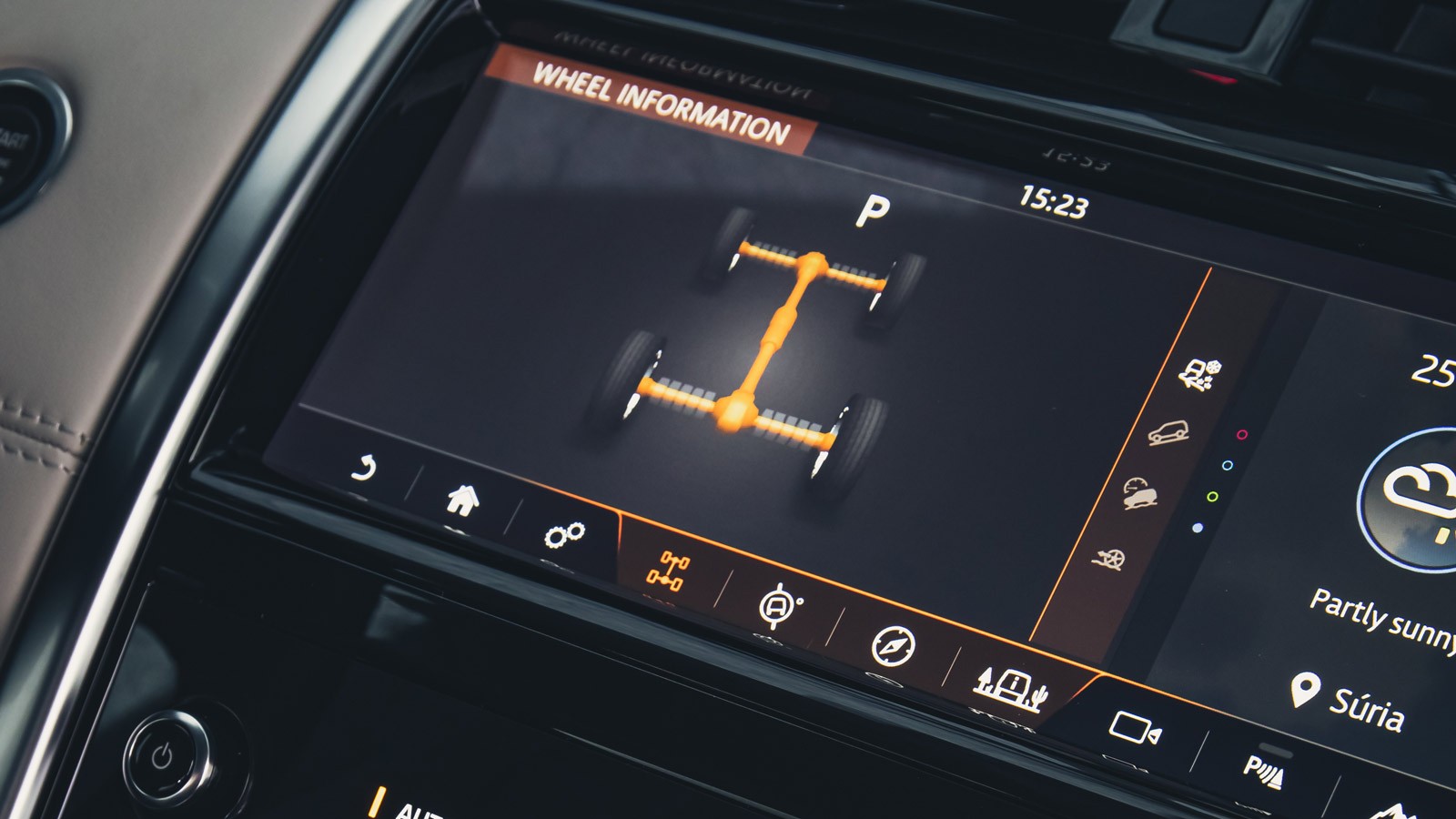 Тот же Evoque, только с ручками: тест-драйв обновлённого Land Rover Discovery Sport