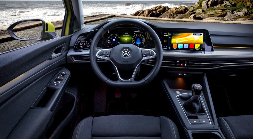 Volkswagen Golf стартует в России: только две версии, пока дороже Audi A3