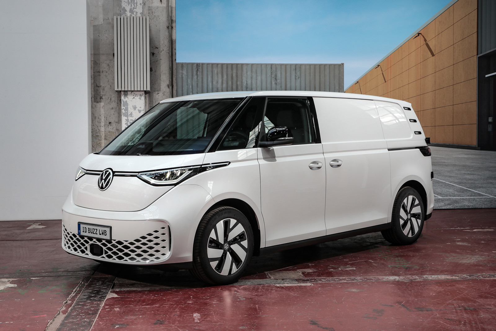 Volkswagen подготовил удлинённую версию фургона ID. Buzz Cargo