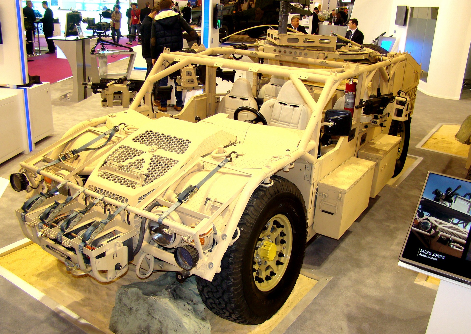 Открытый низкорамный боевой автомобиль General Dynamics Flyеr-60