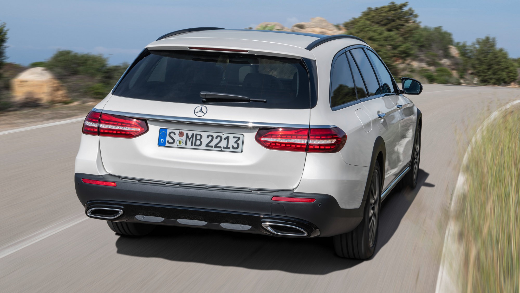 Обновлённый Mercedes-Benz E-Class: руль-краб и фонари-пунктиры