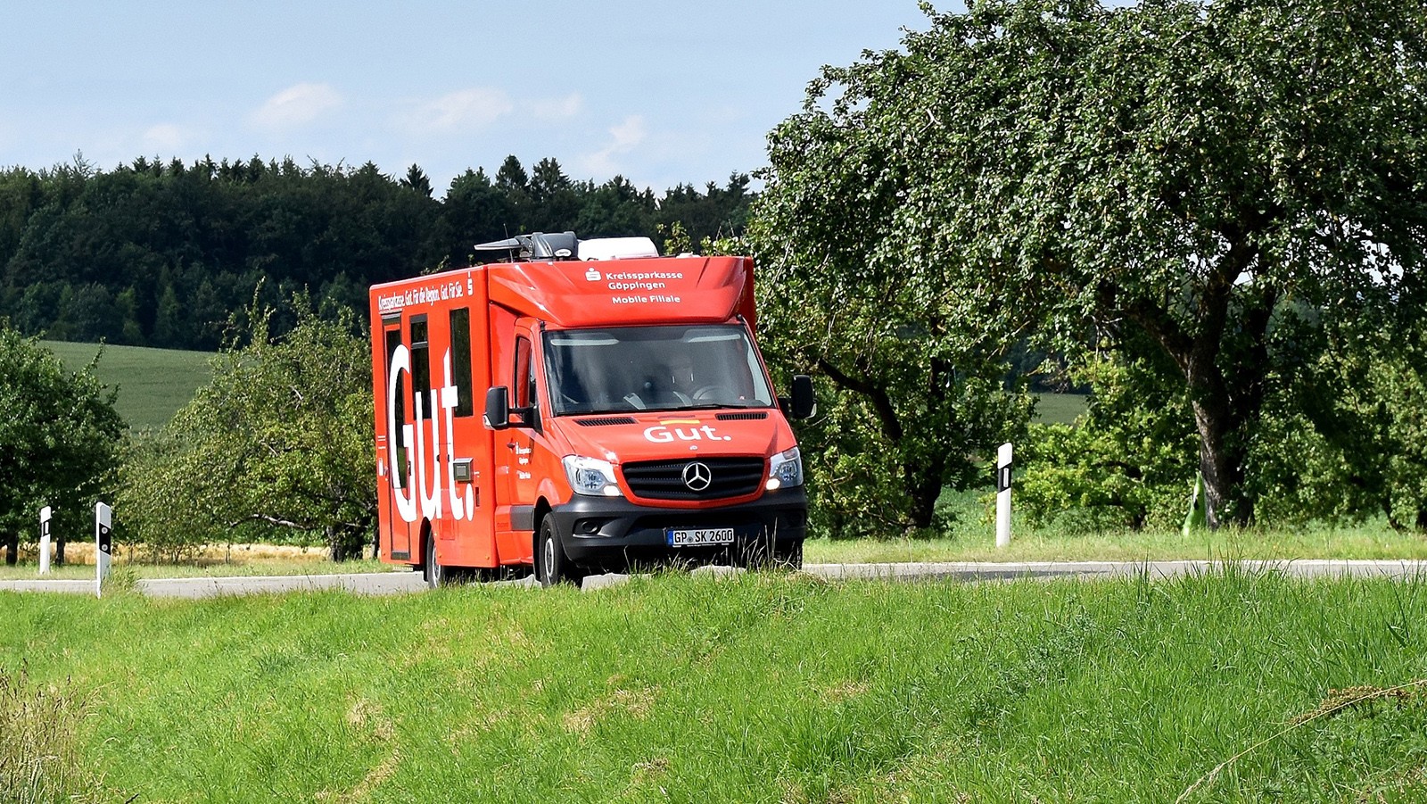 Mercedes-Benz Sprinter als mobile Bankfiliale: Mobiles „Banking“ mit Stern