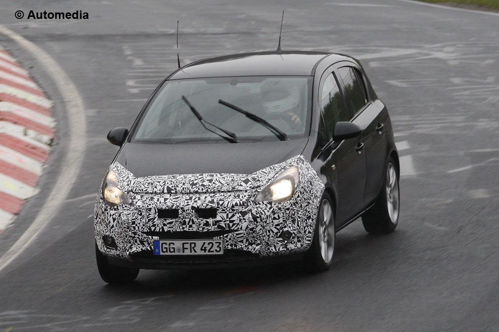 Обновленному Opel Corsa пришлось попозировать перед камерами