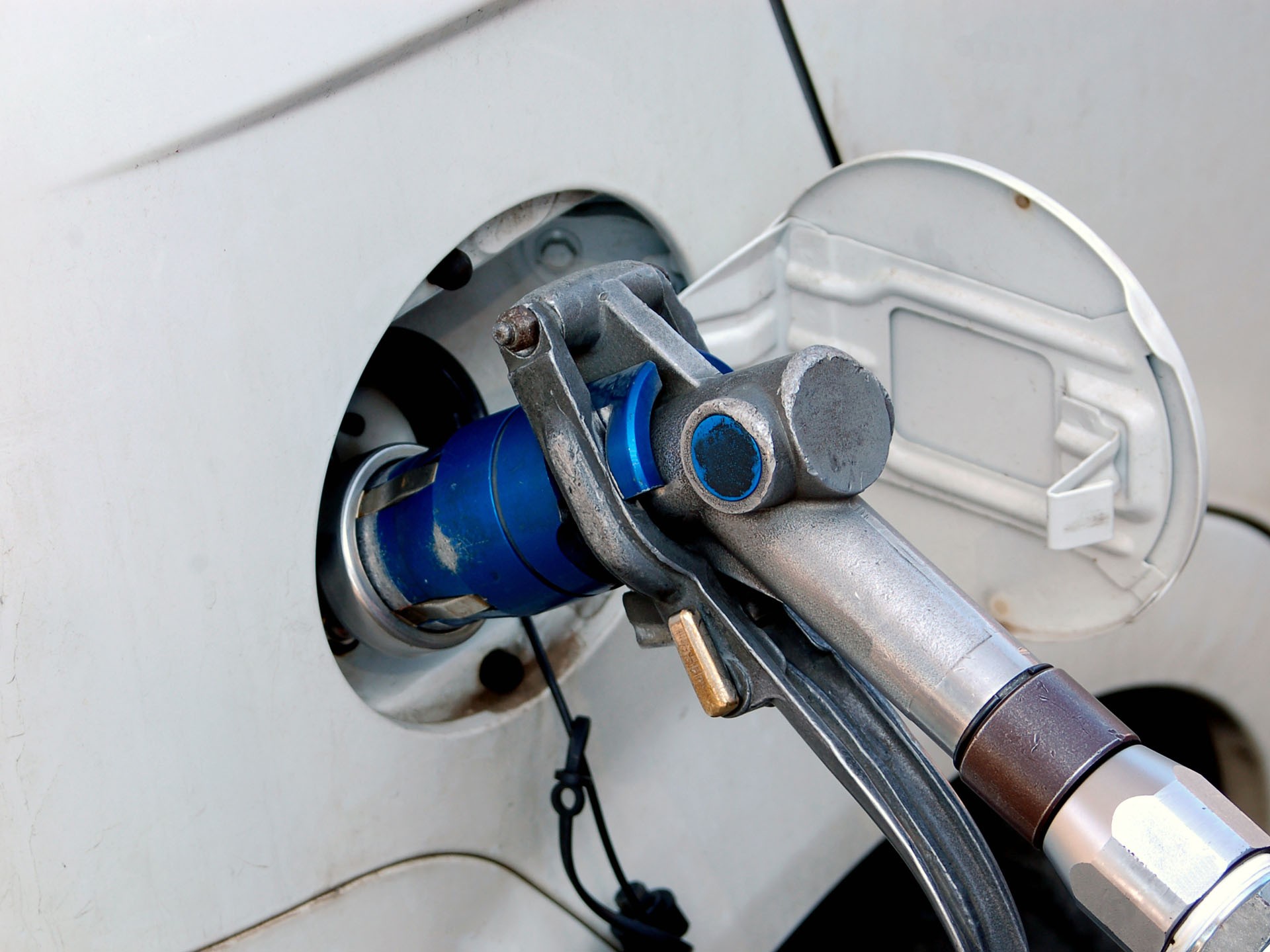 Обратно на бензин: почему перевод машины на газ превращается из выгоды в абсурд