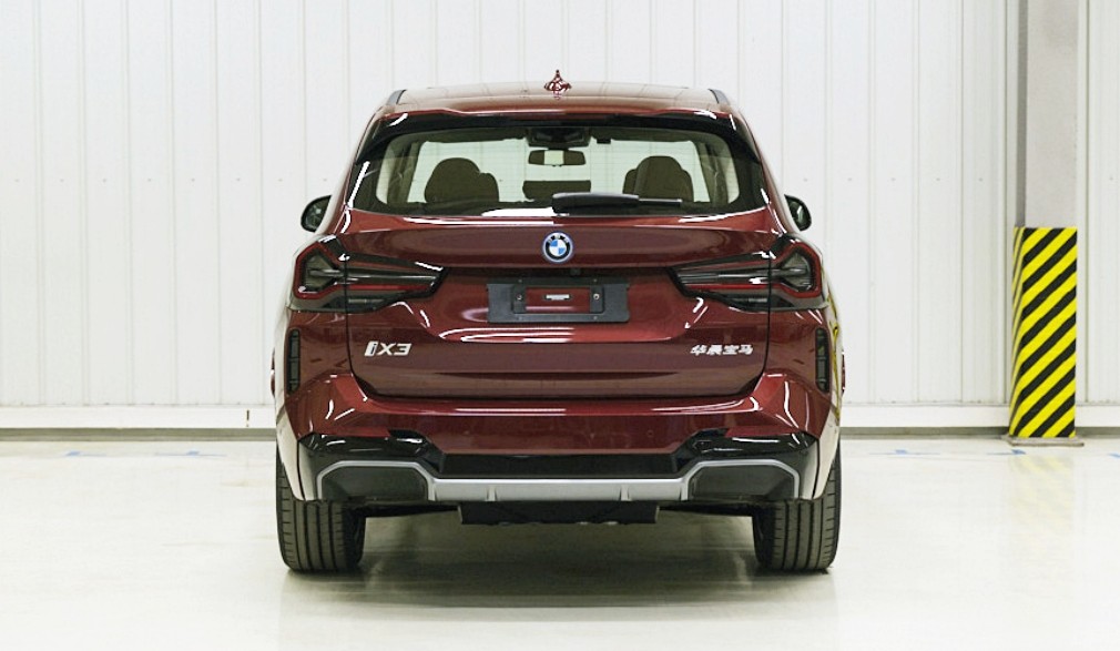 Обновлённый BMW X3 рассекречен досрочно: ещё больше фальшивого декора