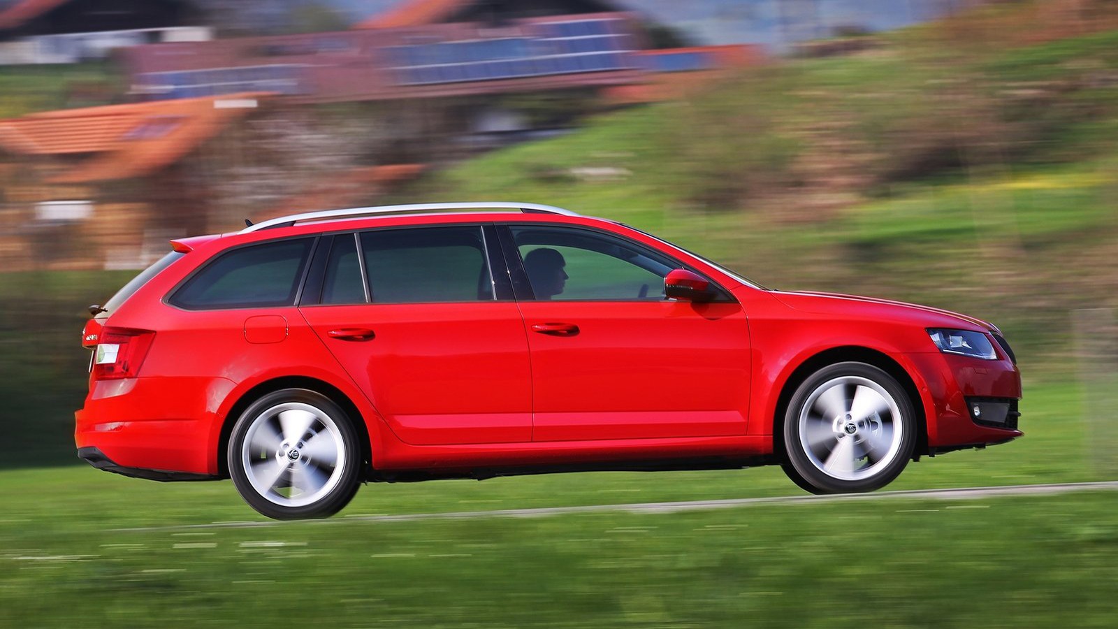 Skoda Octavia Combi в профиль