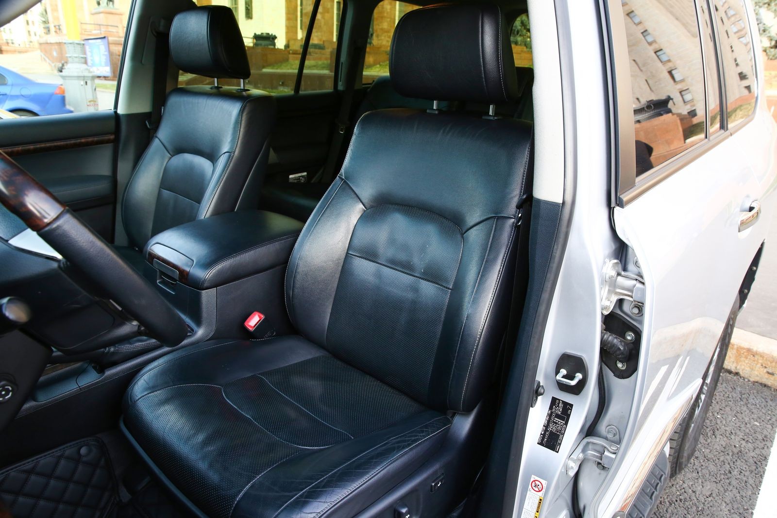 Toyota Land Cruiser 200 с пробегом: салон, тормоза, подвеска - – автомобильный журнал