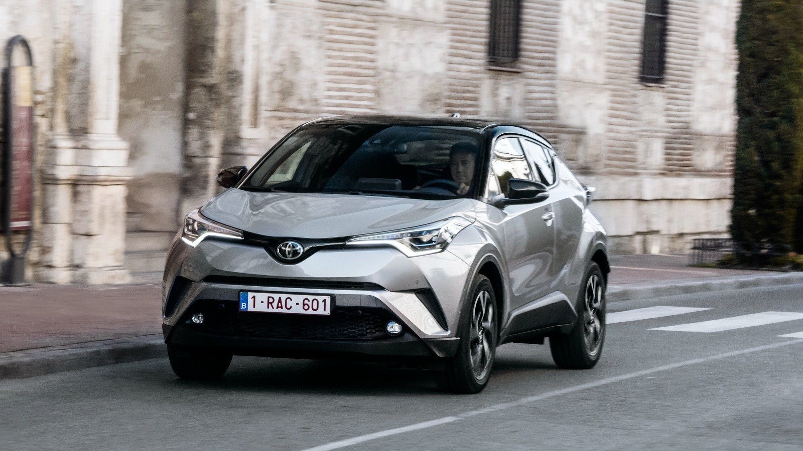 На фото: Toyota C-HR