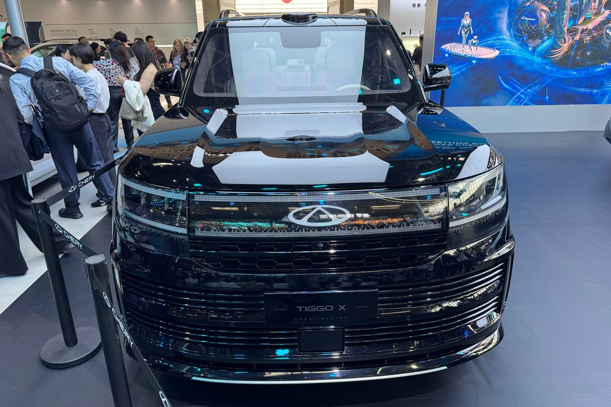 Будущие флагманы Chery: брутальный кроссовер Tiggo X и седан Arrizo X ...