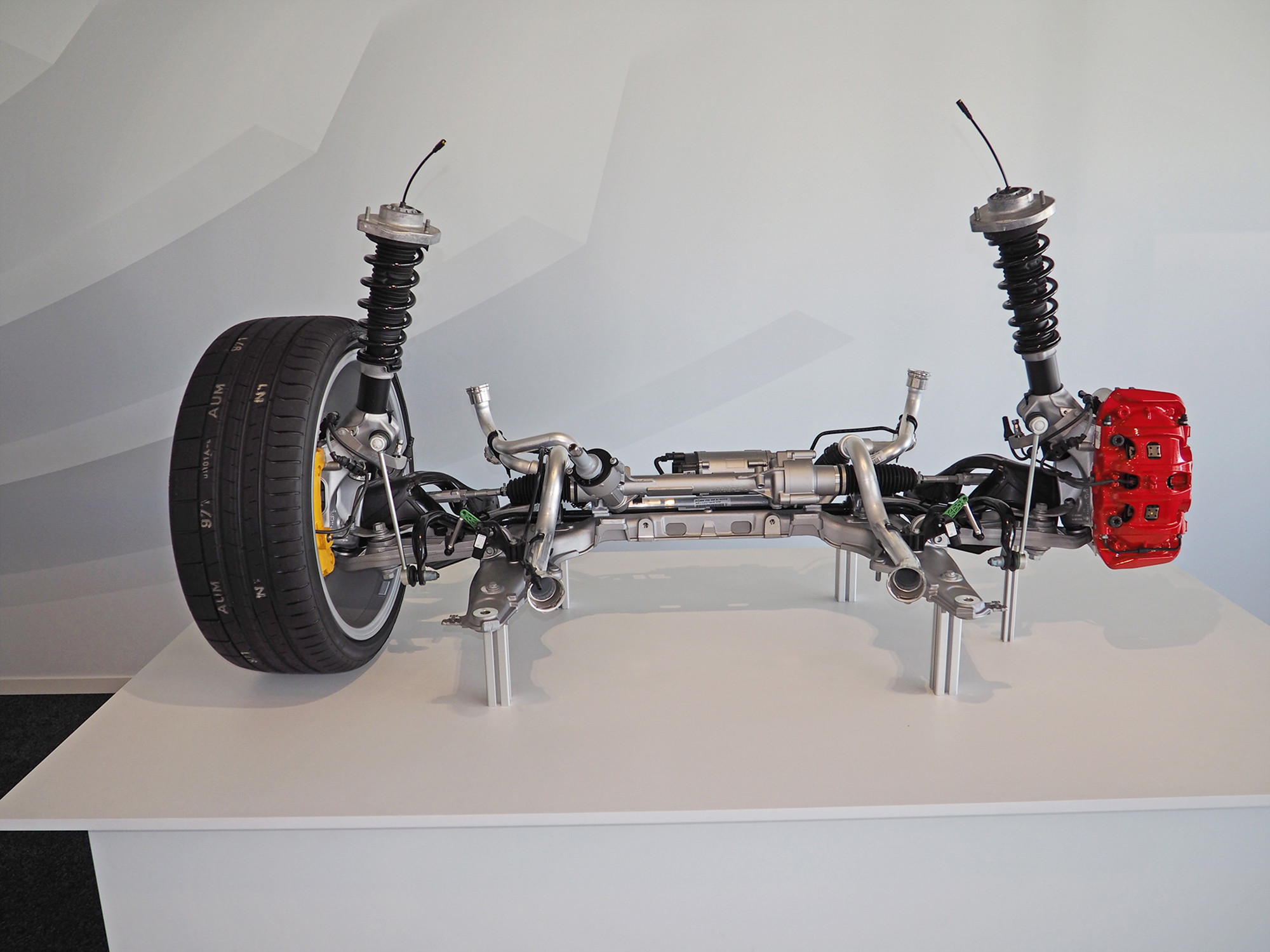 Датчики, клапаны и электроника: как устроена и почему ломается адаптивная подвеска