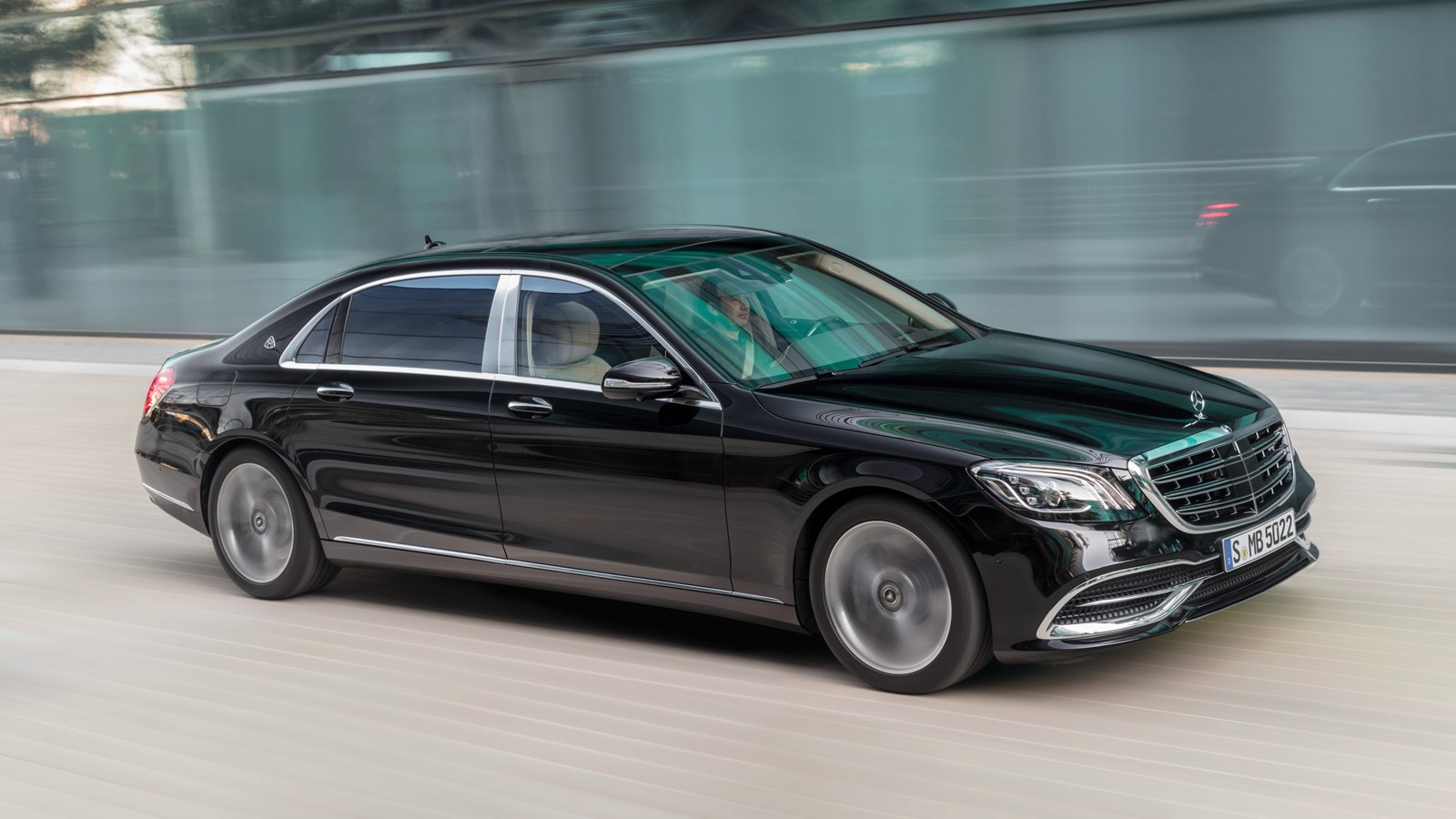 На фото: Mercedes-Maybach S-Class