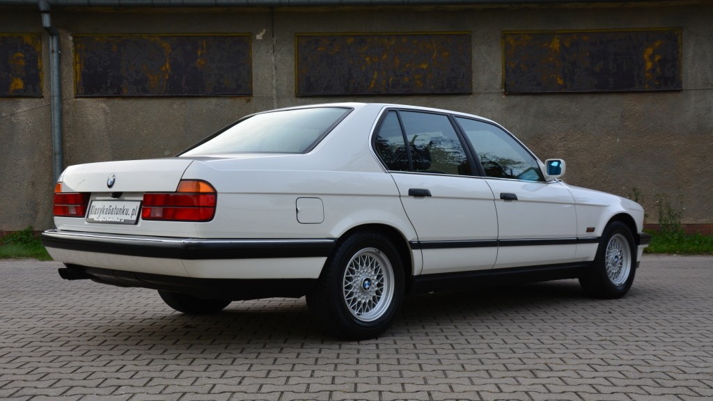 Невостребованное наследство: BMW 7 Series (E32) почти без пробега выставлена на аукцион