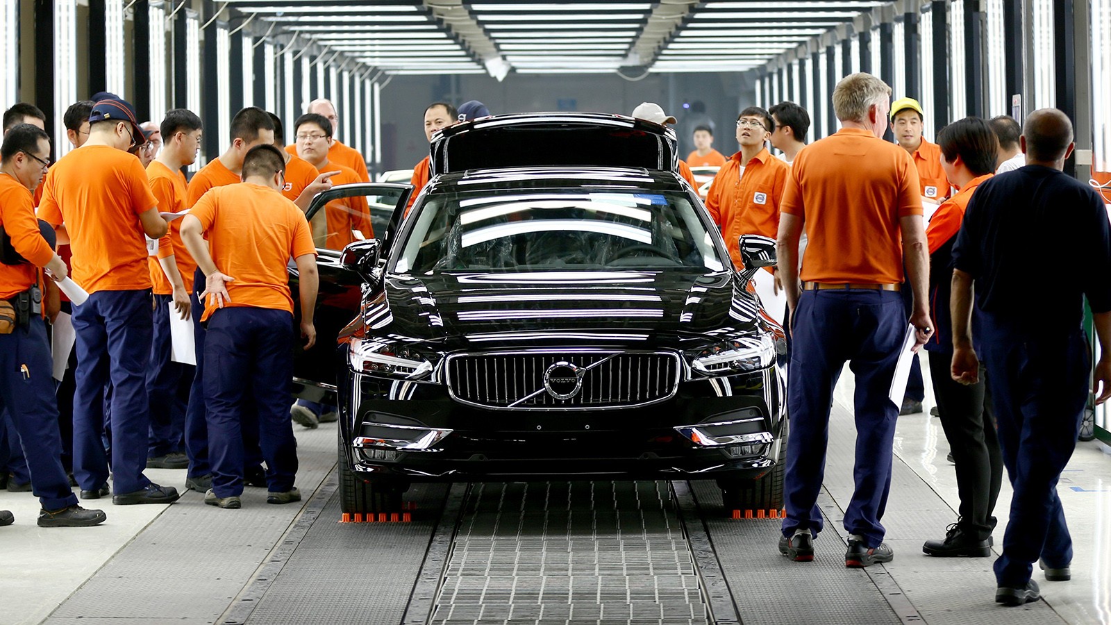 Volvo S90 на конвейере китайского завода в Дацине
