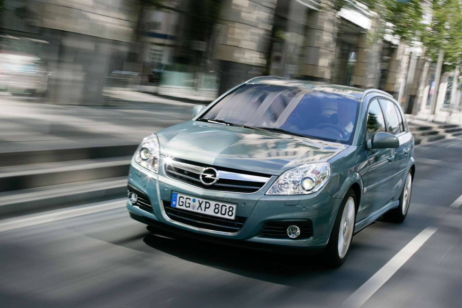 Претензии на бизнес в кузове хэтчбек: стоит ли покупать Opel Signum за 500 тысяч рублей
