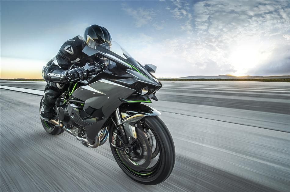 На фото: Kawasaki Ninja H2R