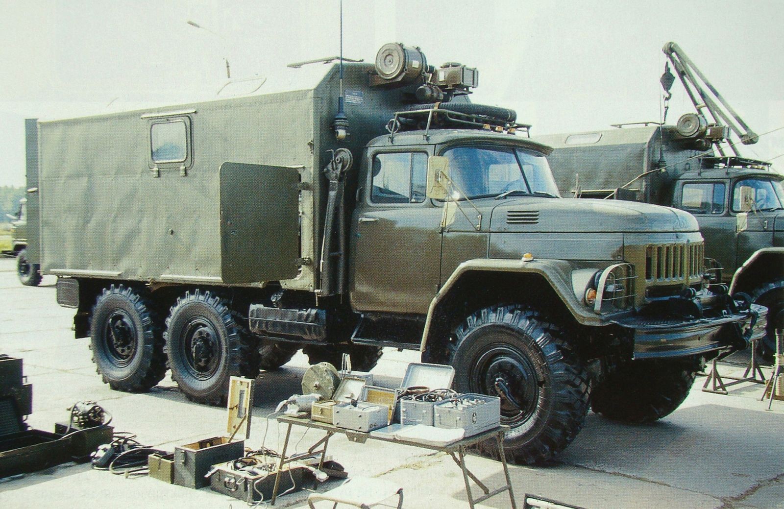Мастер, химик, заправщик, ракетчик и не только: бесконечные военные профессии грузовика ЗИЛ-131