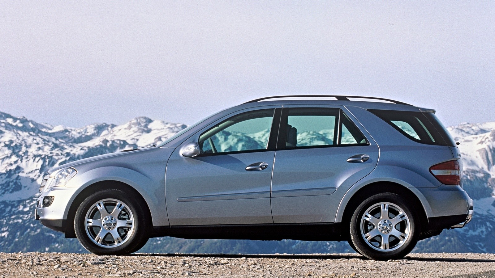На фото: Mercedes-Benz ML 500 (W164) '2005–08
