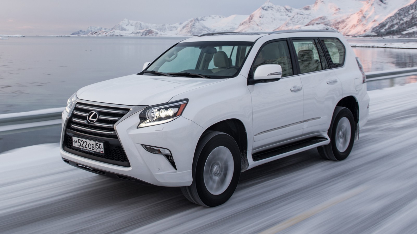 На фото: Lexus GX