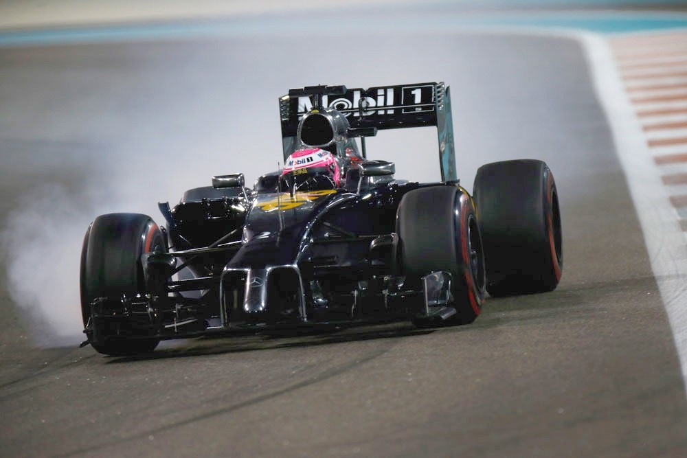 Mclaren выведет на тесты болиды черного цвета