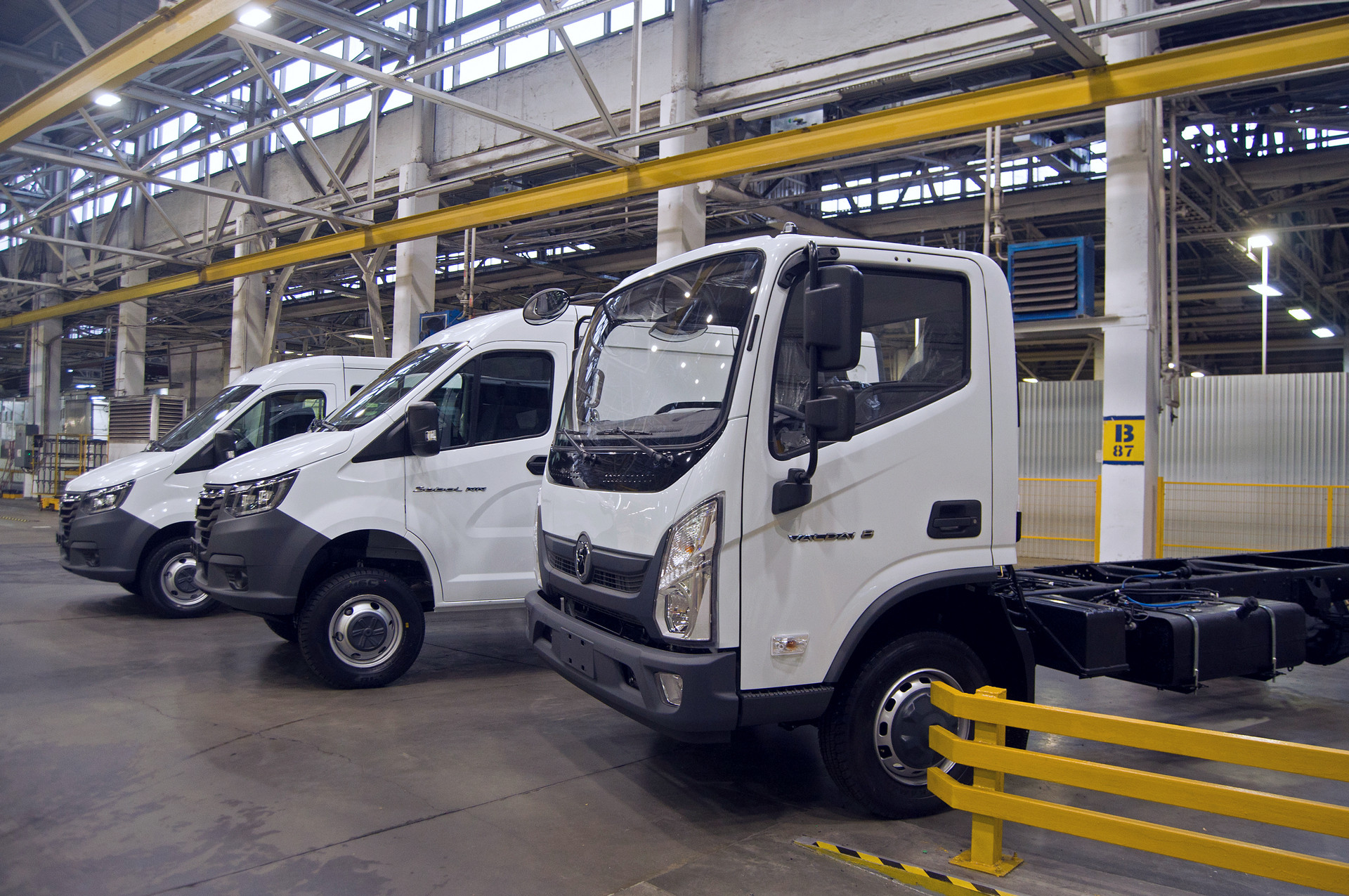 Свадьба, дождь, 13 ванн: как сейчас работает Горьковский автозавод