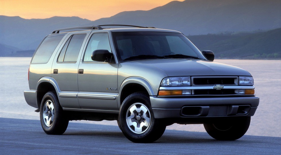 На фото: Chevrolet Blazer, выпускавшийся в 2000-2005 гг. Первое поколение модели было представлено в 1969 г.