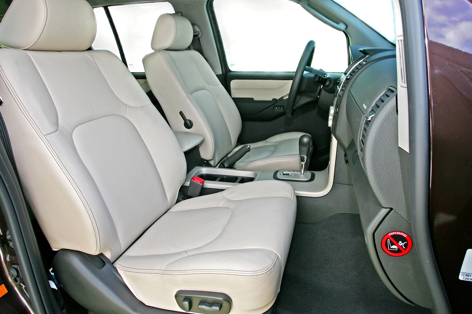 Интерьер Nissan Pathfinder (R51) '2004–10