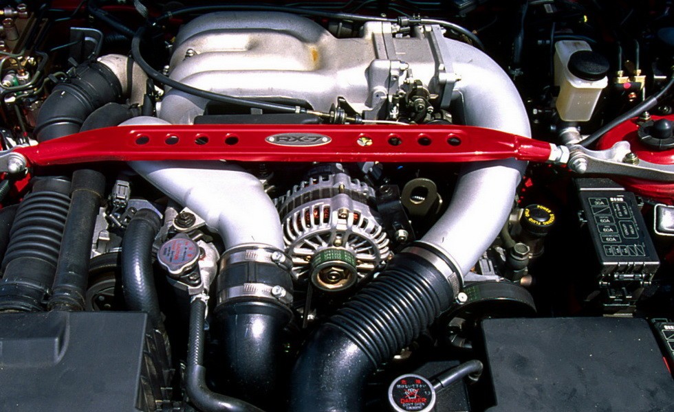 Роторный двигатель Mazda RE13B (Wankel) .