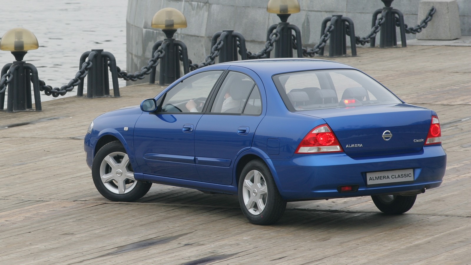 На фото: Nissan Almera Classic '2006–12