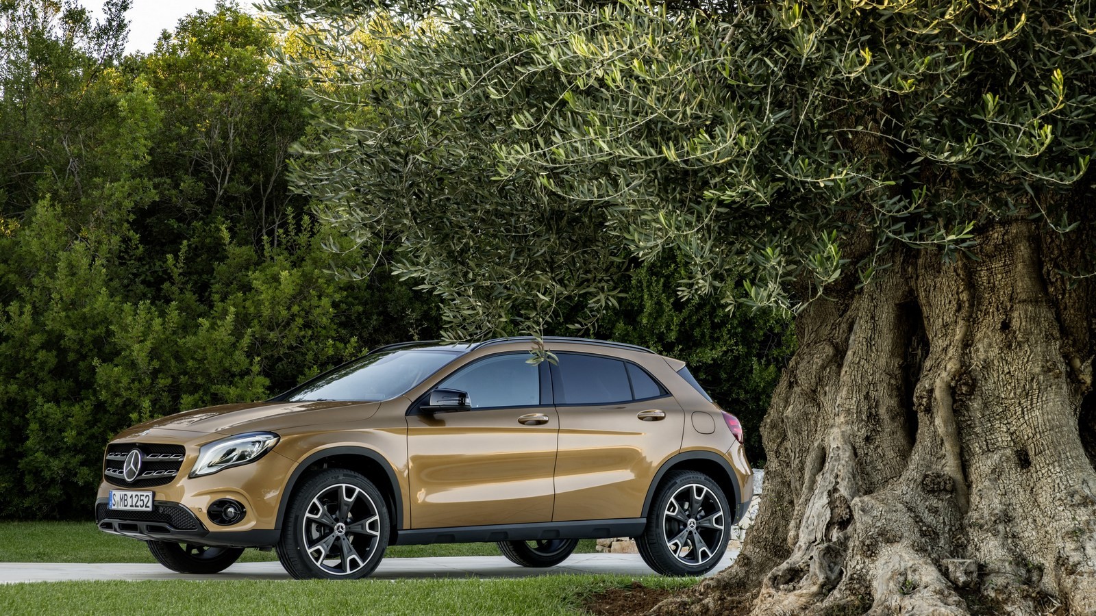 Mercedes-Benz GLA текущего поколения