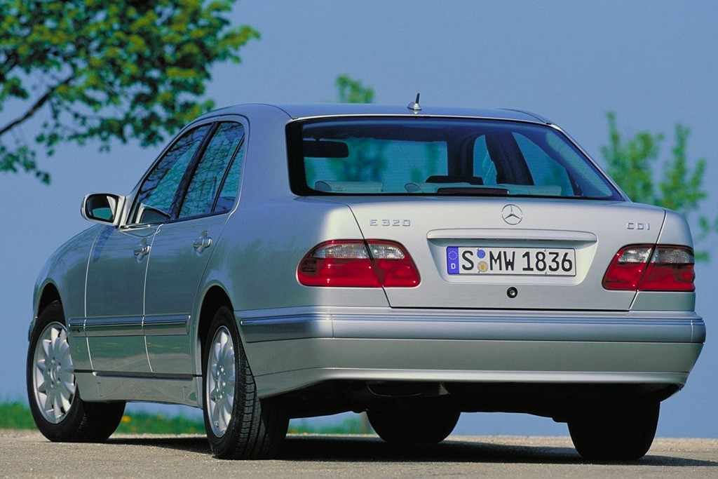 Ржавчина, высокая цена и проблемы с безопасностью: мифы и факты о Mercedes E-Klasse W210