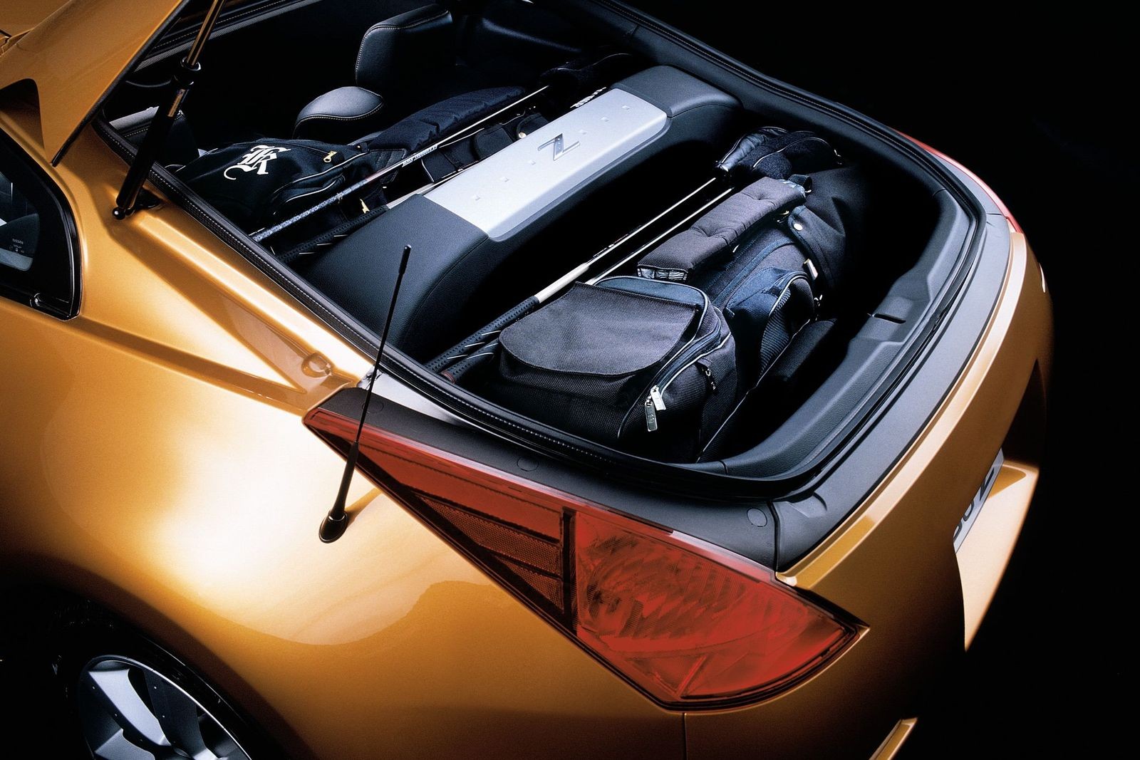 Мощно, серьезно, дорого: стоит ли покупать Nissan 350Z за 1,5 миллиона