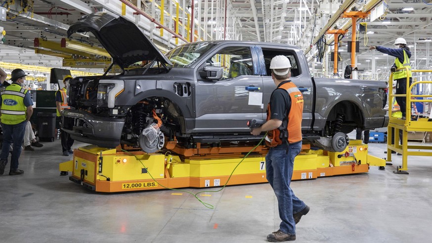 Вслед за Rivian: Ford начал выпуск «зелёных» пикапов F-150 Lightning