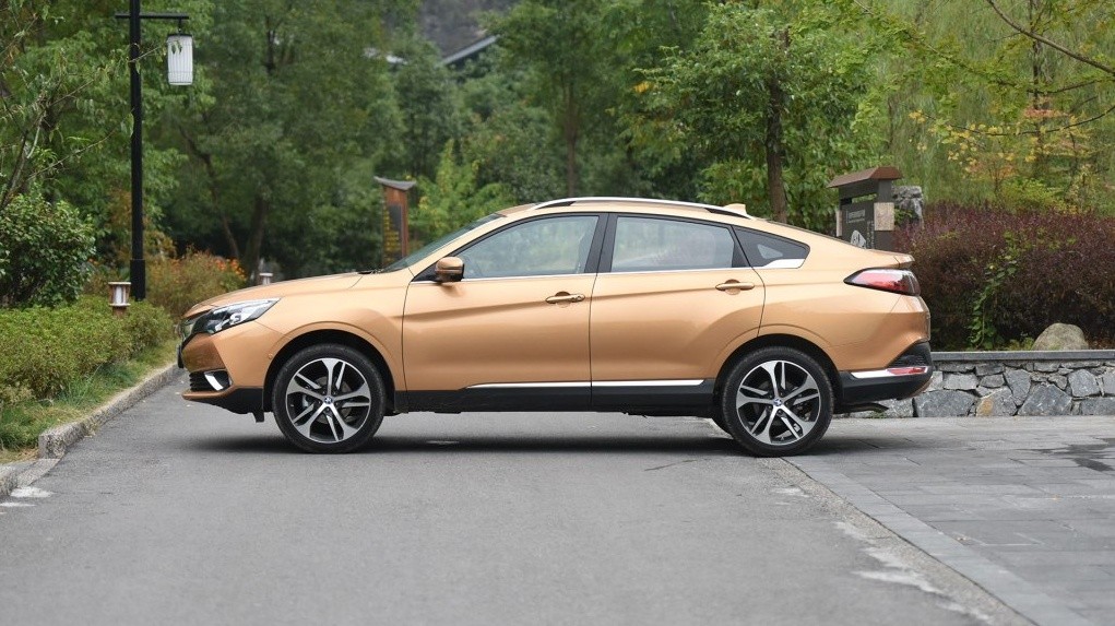На фото: Venucia T90