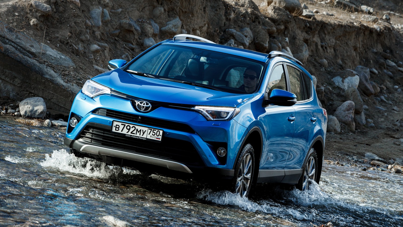 На фото: Toyota RAV4