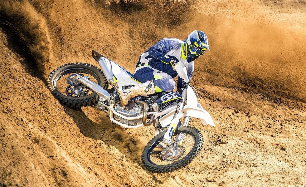 Husqvarna: мотоциклы 2016 модельного года