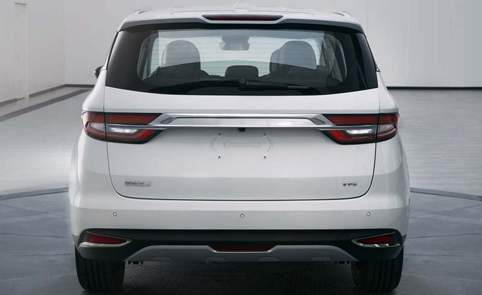 Серийный компактвэн Geely. На багажной двери есть шильдик VF11, однако, не исключено, что в продажу новинка поступит под другим именем