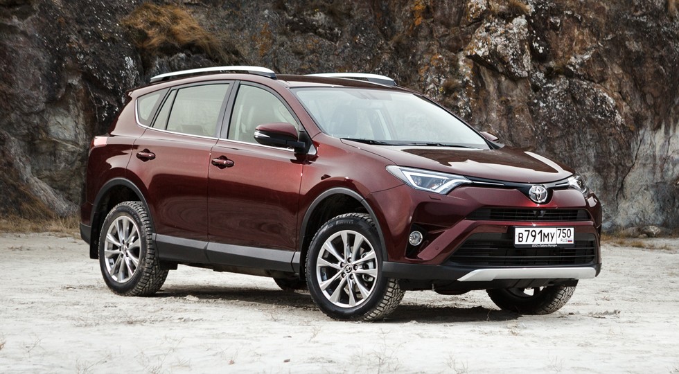 На фото: Toyota RAV4