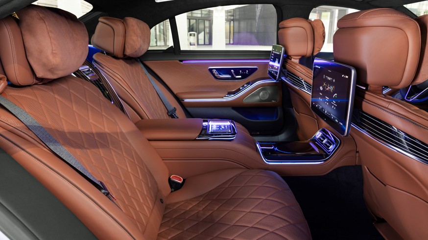 Новый Mercedes-Benz S-Class: узнаваемая внешность, непривычный салон и пока только 6 цилиндров