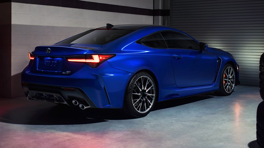 На фото: Lexus RC F