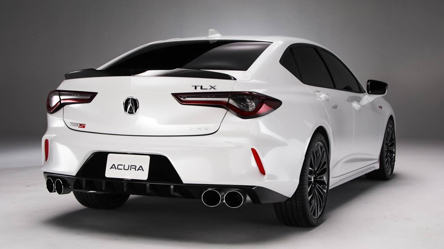 Acura TLX второго поколения: новые моторы и платформа, а ещё подушка в виде бейсбольной перчатки