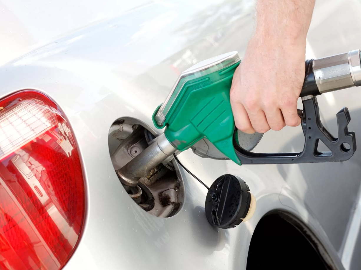 С начала 2014 года бензин стал дороже почти на 10%