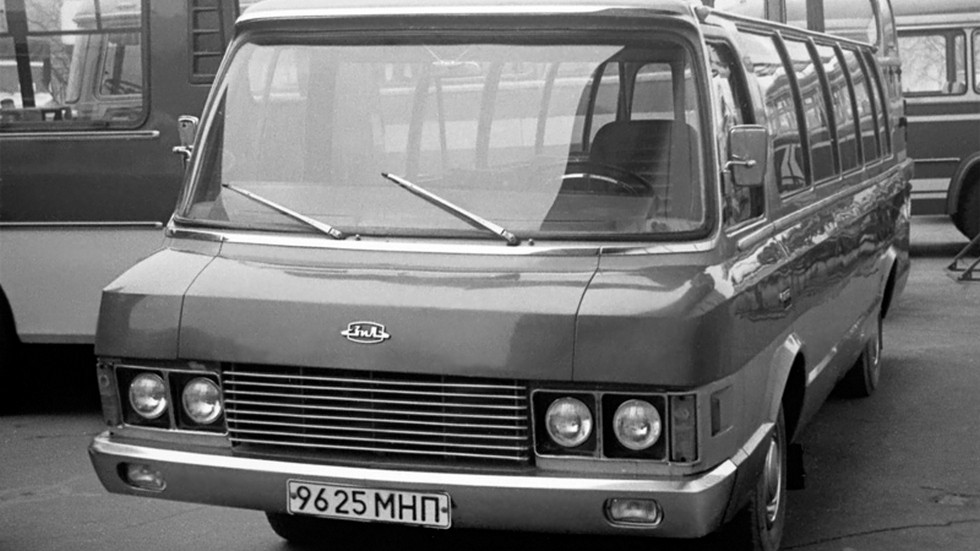 Юность по размерам уступала полноценным автобусам, но была заметно крупнее «рафиков»