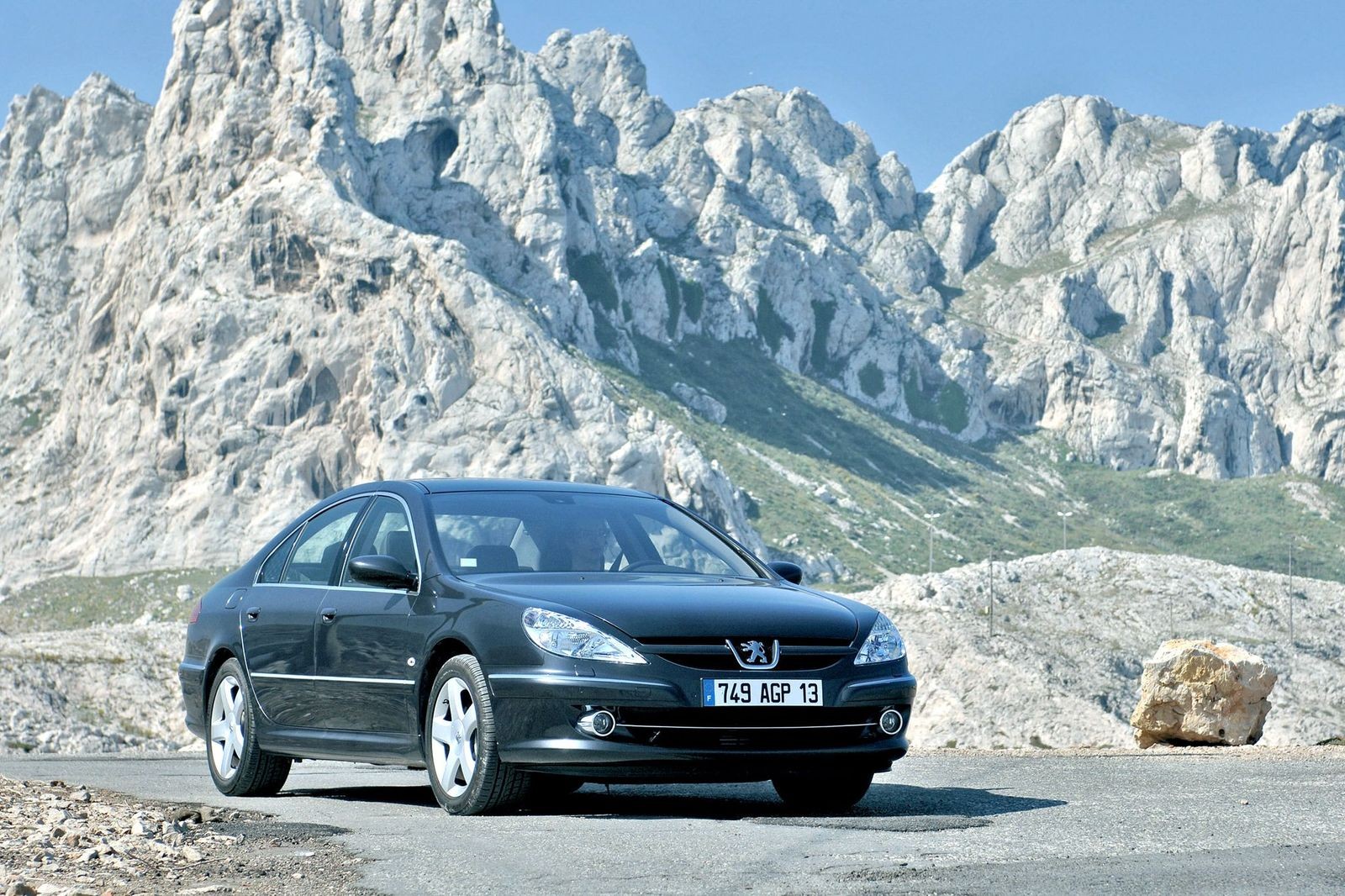 Больше Camry, с V6 и дешево: стоит ли покупать Peugeot 607 за 500 тысяч рублей