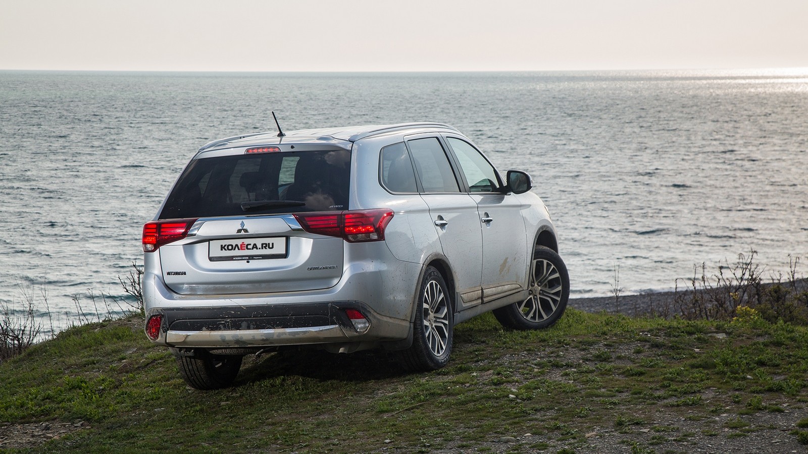 Mitsubishi_Outlander_MY2016_Car_020